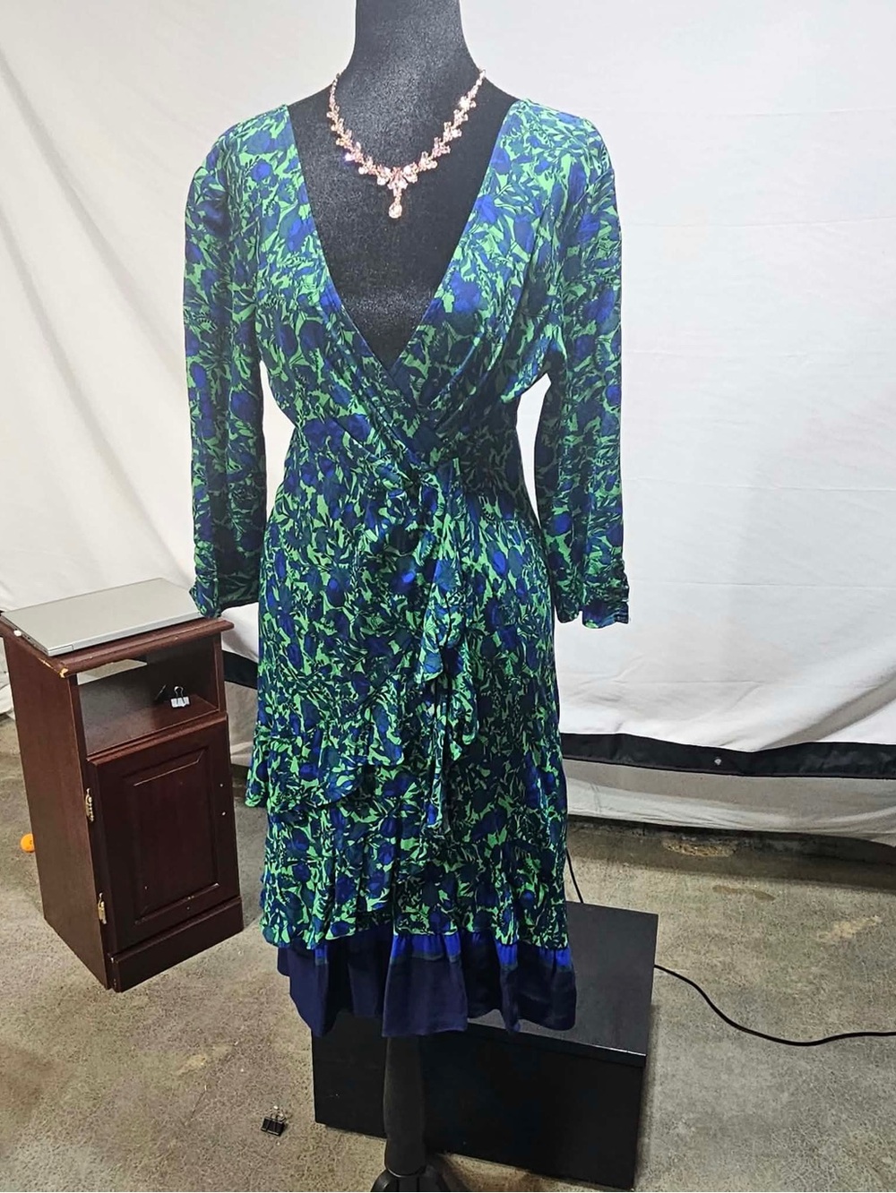 #440 Maeve Anthropologie Blue Green Floral Wrap Midi Dress Size 2P – Ruffle Hem